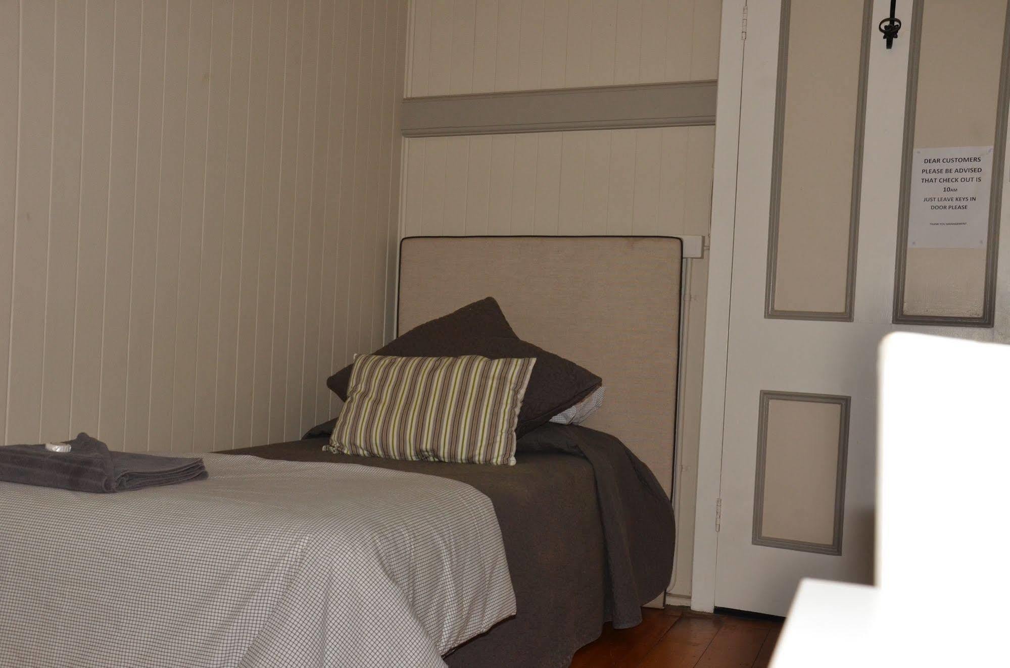 Royal Gatton Hotel Ngoại thất bức ảnh