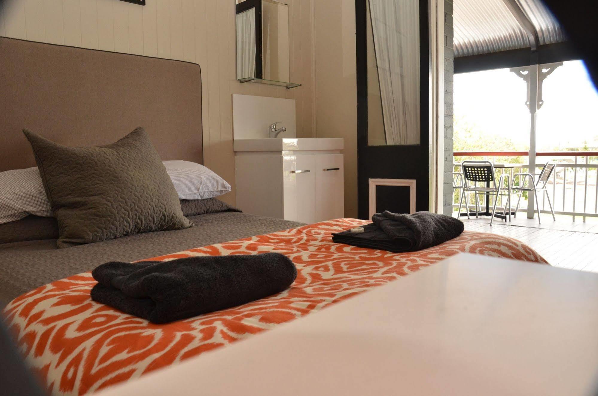 Royal Gatton Hotel Ngoại thất bức ảnh